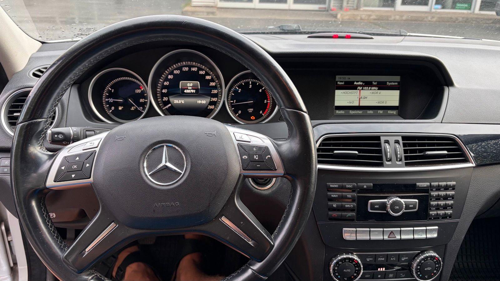 Mercedes-Benz E220 2014 — photo 9