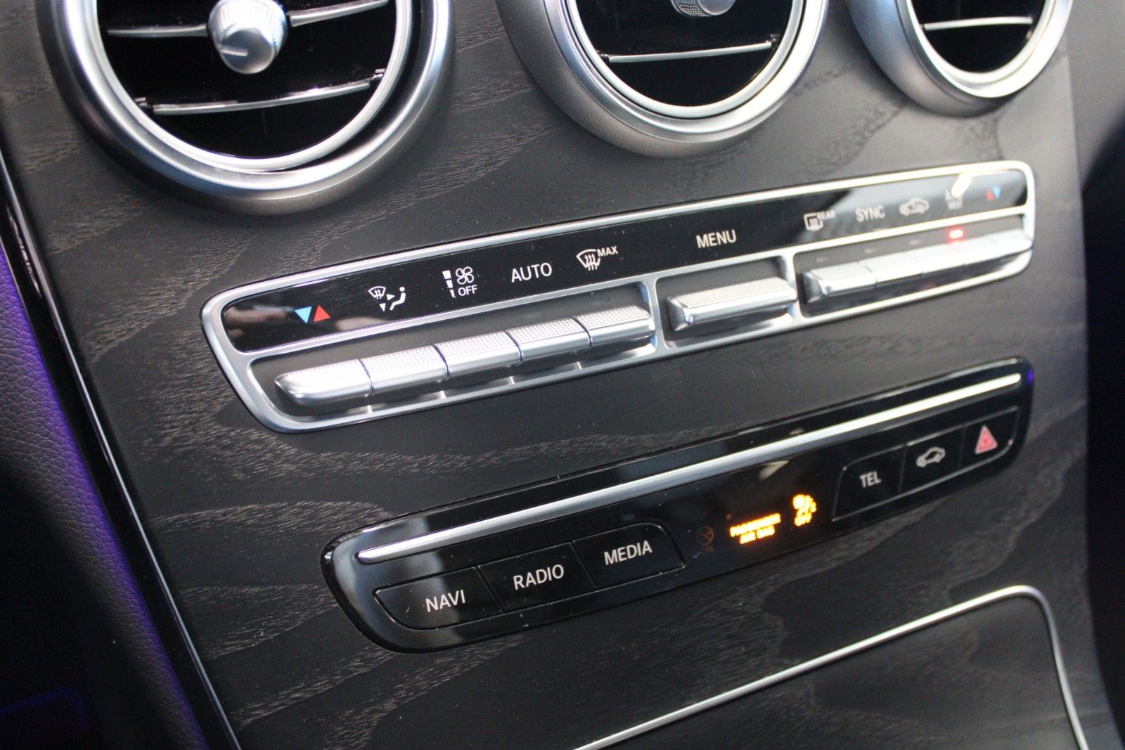 Fahrzeugabbildung Mercedes-Benz C 200 T 9-G Tronic Avantgarde MHEV LED AHK CAM