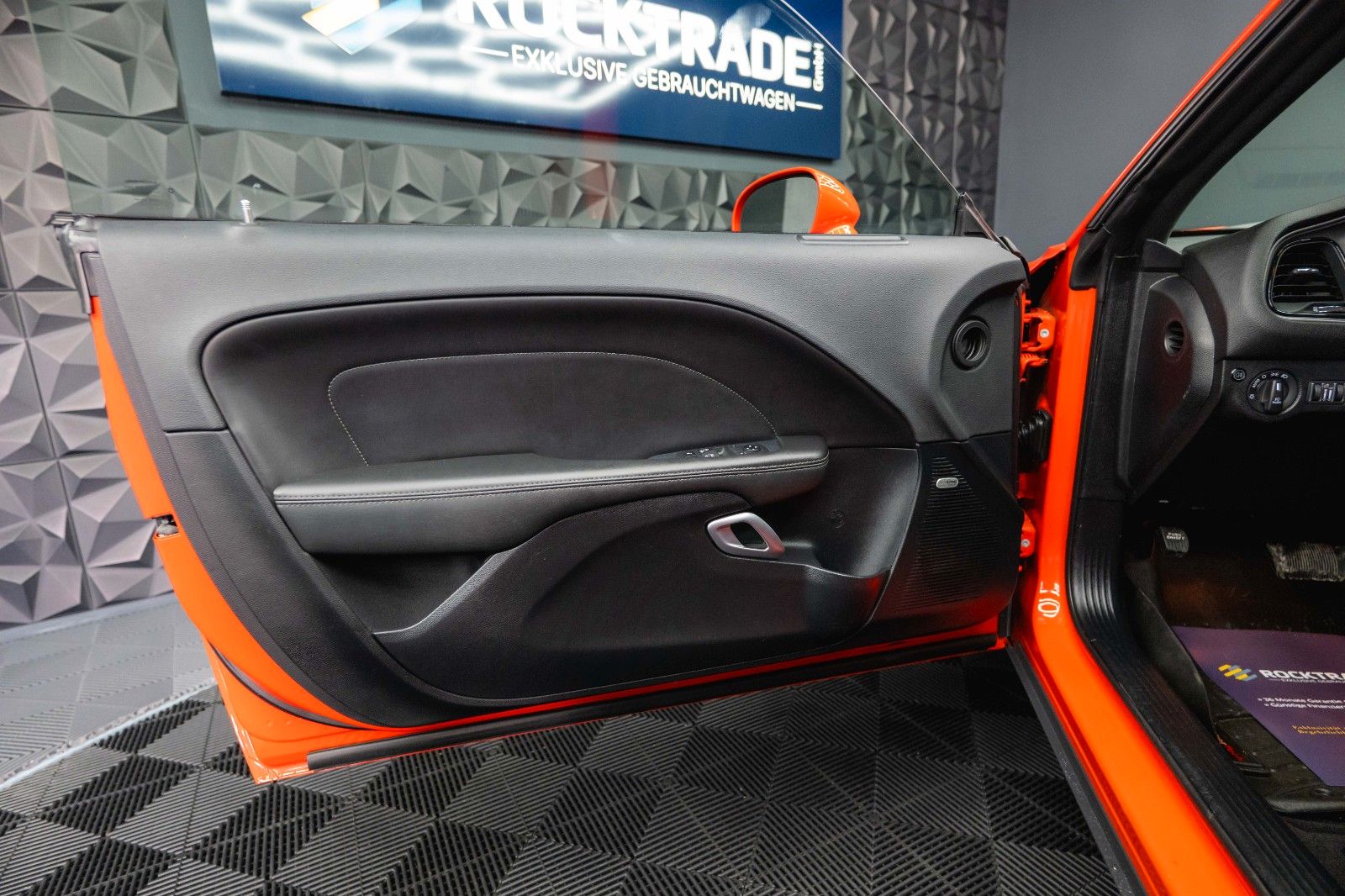 Fahrzeugabbildung Dodge Challenger 3.6 V6 GT SRT Styling *LED*1.Hand*19%