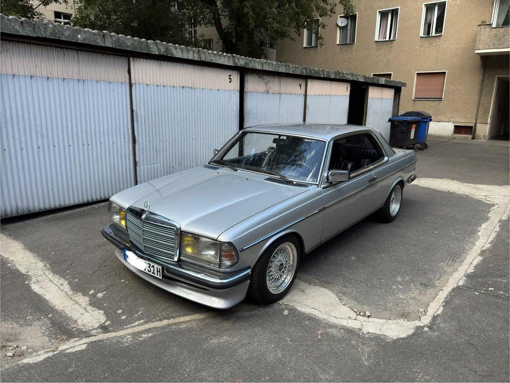 Mercedes-Benz 230