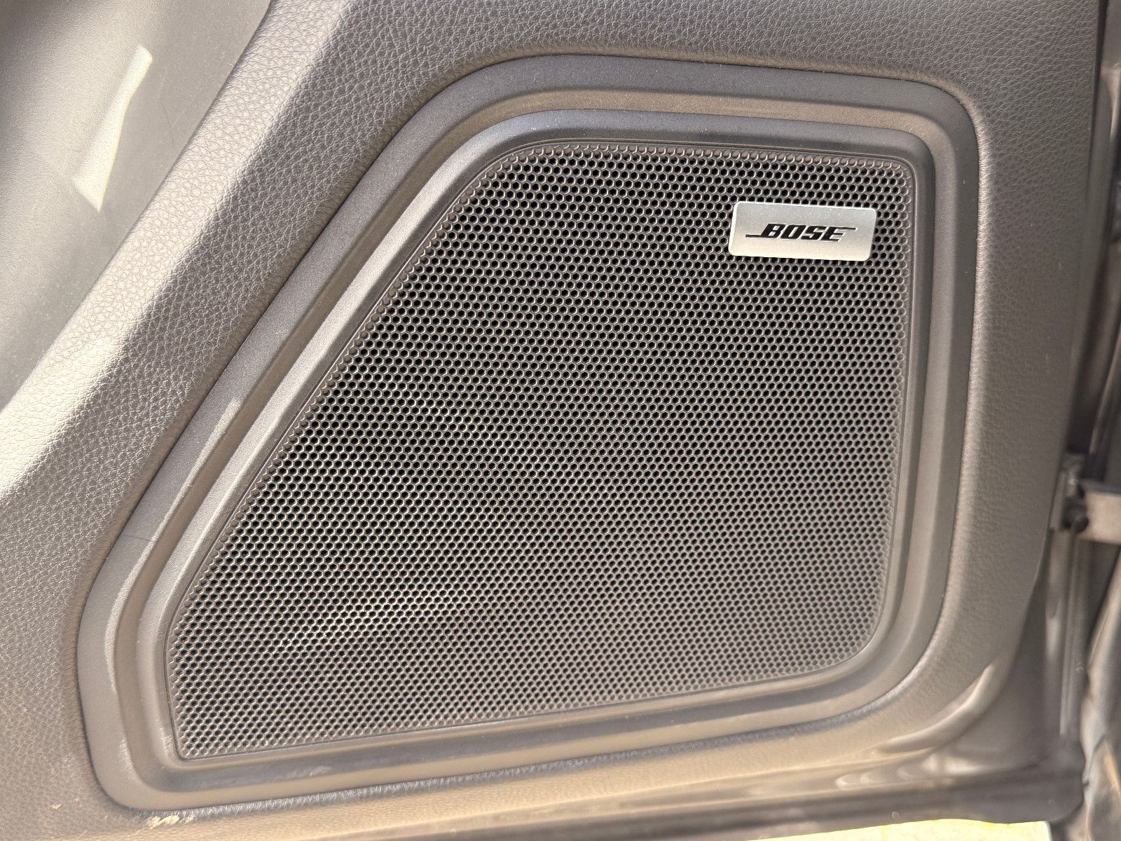 Fahrzeugabbildung Porsche Macan S Diesel/PANO/360°/MEMORY/SOUND/SHZ