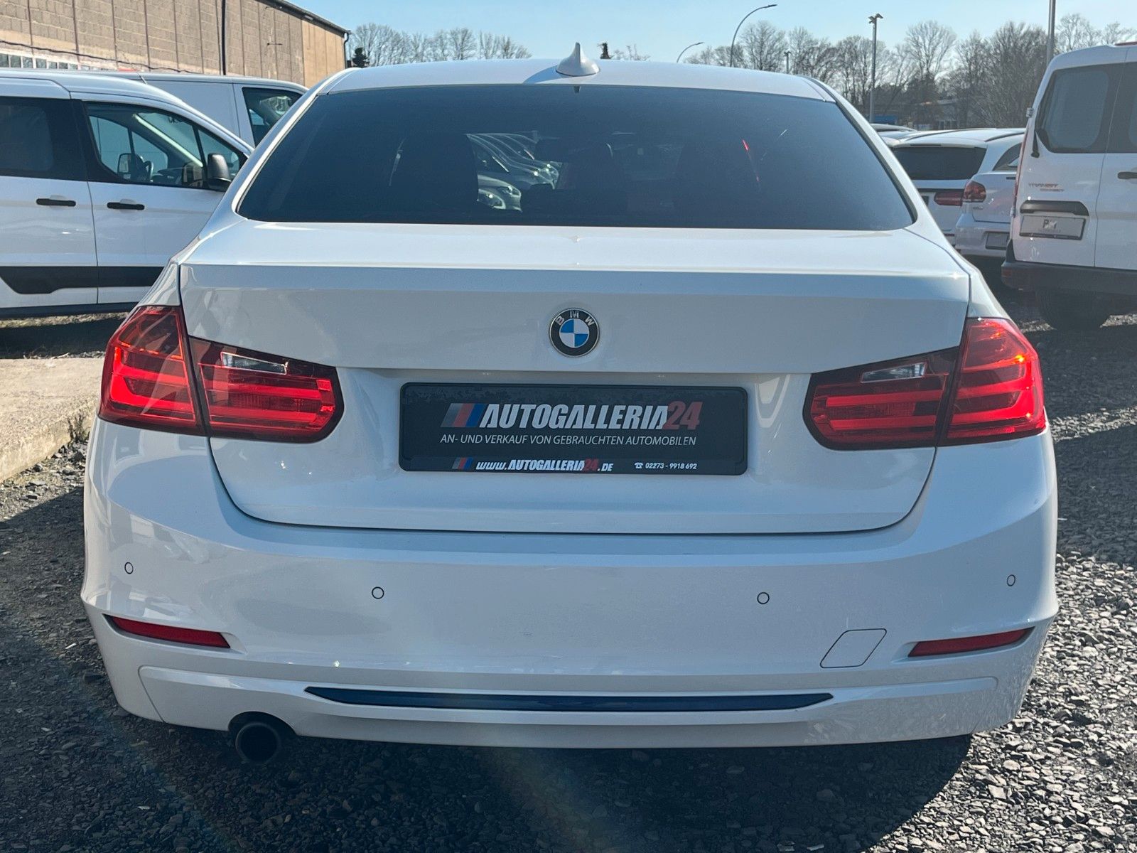 Fahrzeugabbildung BMW 320d Limo Aut. SPORT LINE Navi Xenon SPORTSITZE