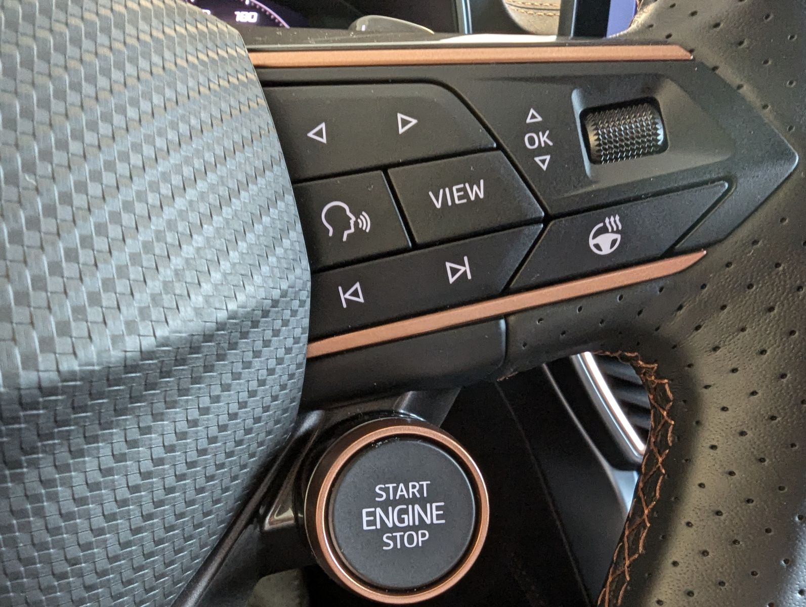 Иллюстрация автомобиля CUPRA Leon 1.5 eTSI DSG Dynamic-Edge-Assist-XL Memory