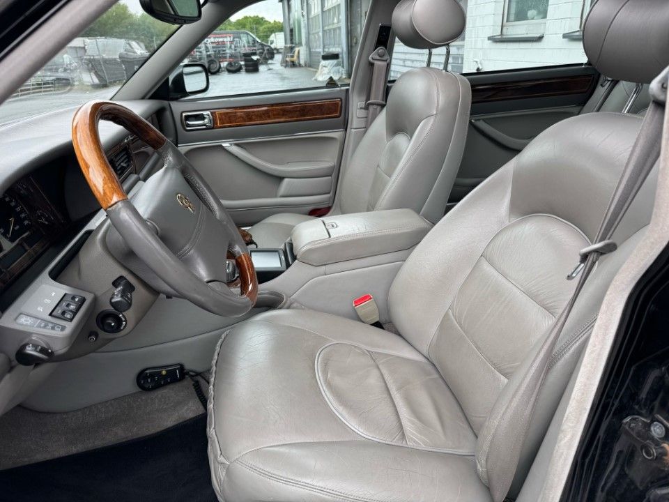 Fahrzeugabbildung Jaguar Daimler X300 Double Six Lang (LWB) fast H Zul.