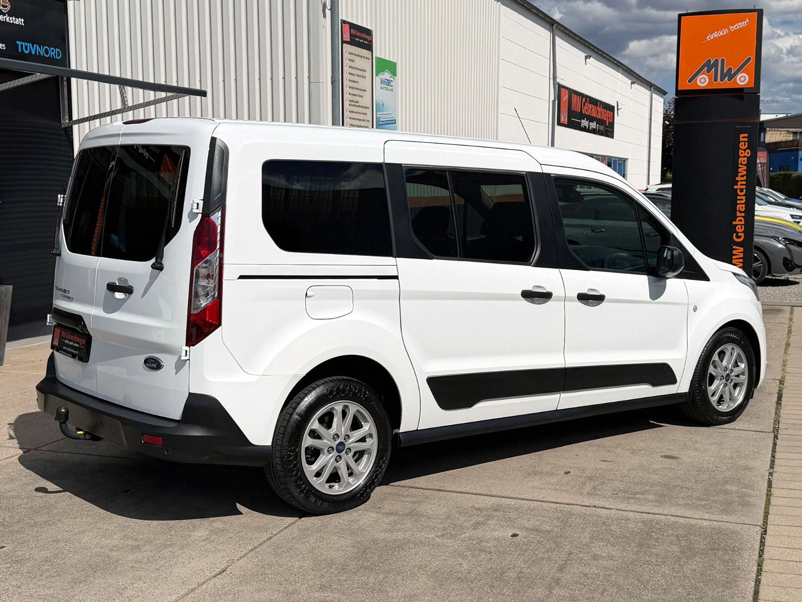 Fahrzeugabbildung Ford Transit Connect 240 Kombi L2 ACC AHK KAM SHZ BT