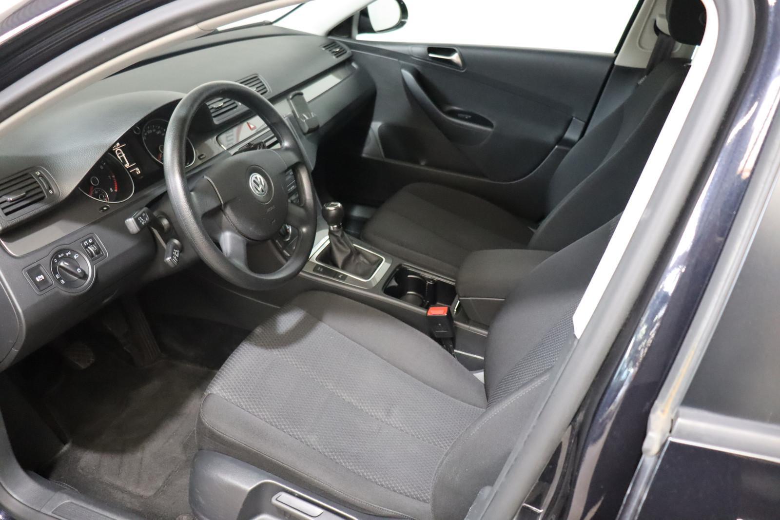 Volkswagen Passat 2009 — photo 12