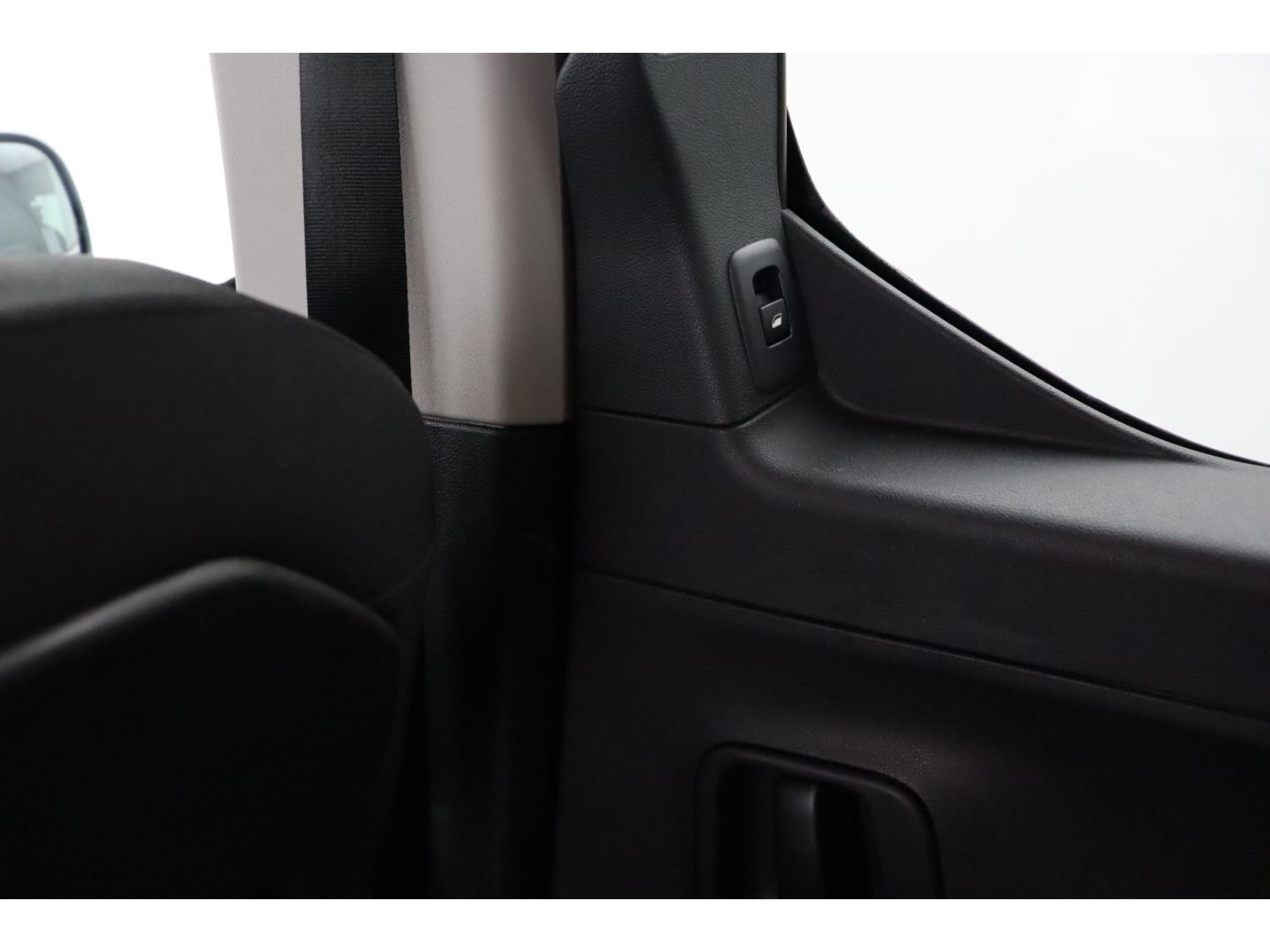 Fahrzeugabbildung Peugeot Rifter 1.2 Pure Tech Allure Pack L1 AUTOMATIK
