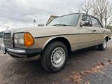 Mercedes-Benz Mercedes w123 240D - Mercedes-Benz 240: W123