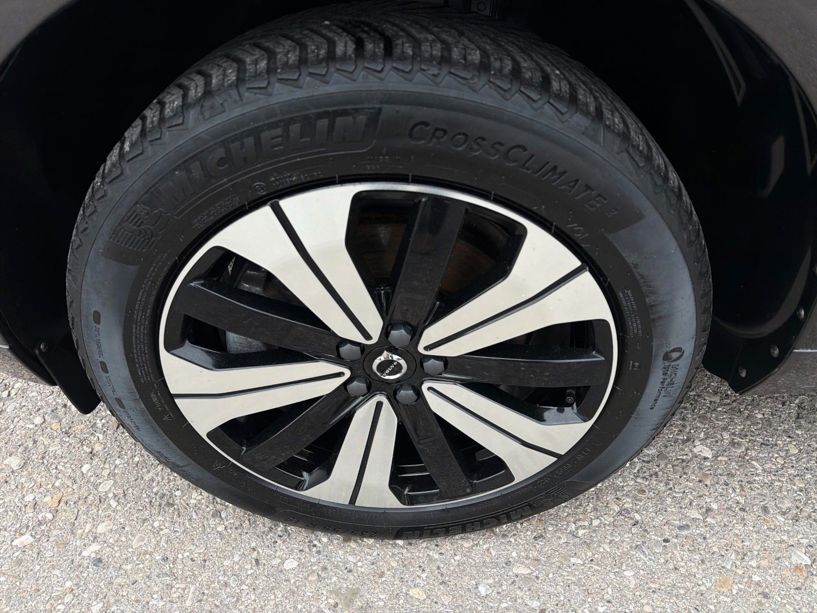 Fahrzeugabbildung Volvo XC60 R Design Recharge Plug-In Hybrid AWD