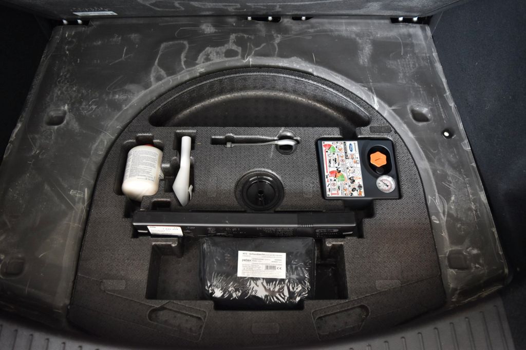 Car Image 28