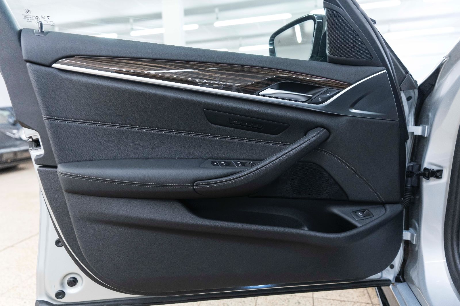 Fahrzeugabbildung BMW 530i xDrive M-Performance HUD LED KAM TOTW NAV