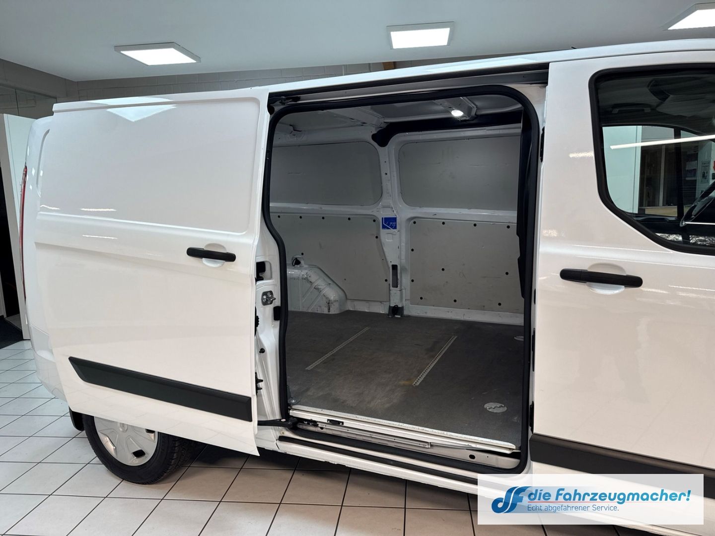Fahrzeugabbildung Ford Transit Custom Kasten 320 L2 Trend DAB Notbremsa