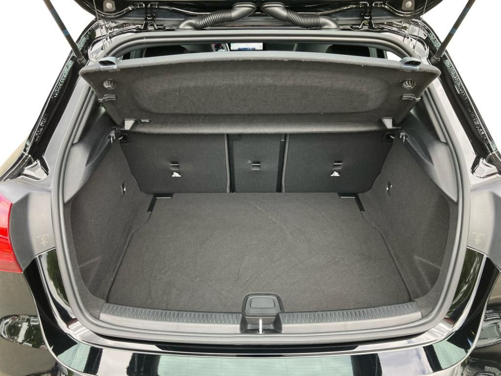 Fahrzeugabbildung Mercedes-Benz A 200 AMG*AHK*DISTR*KAMERA*KEYLESS*NAVI*LED