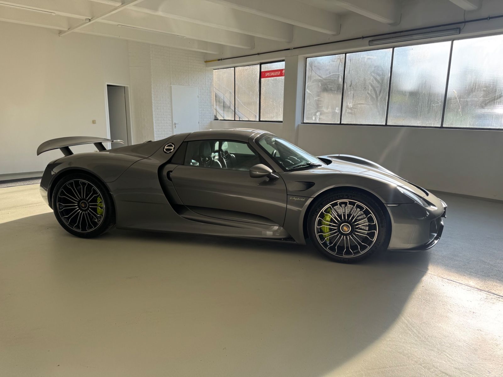 Porsche 918 Spyder METEORGRAU  LIFT 2