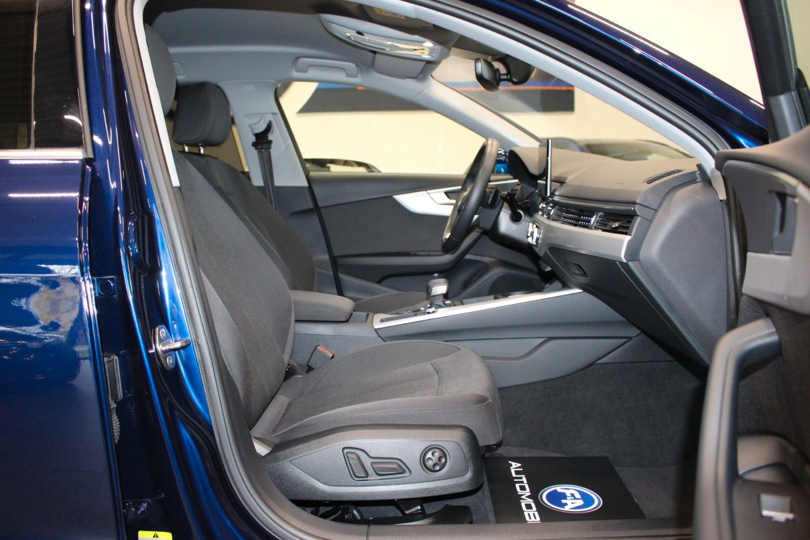 Fahrzeugabbildung Audi A4 40 TDI S tronic  Avant*Kamera*Navi*Ambiente.