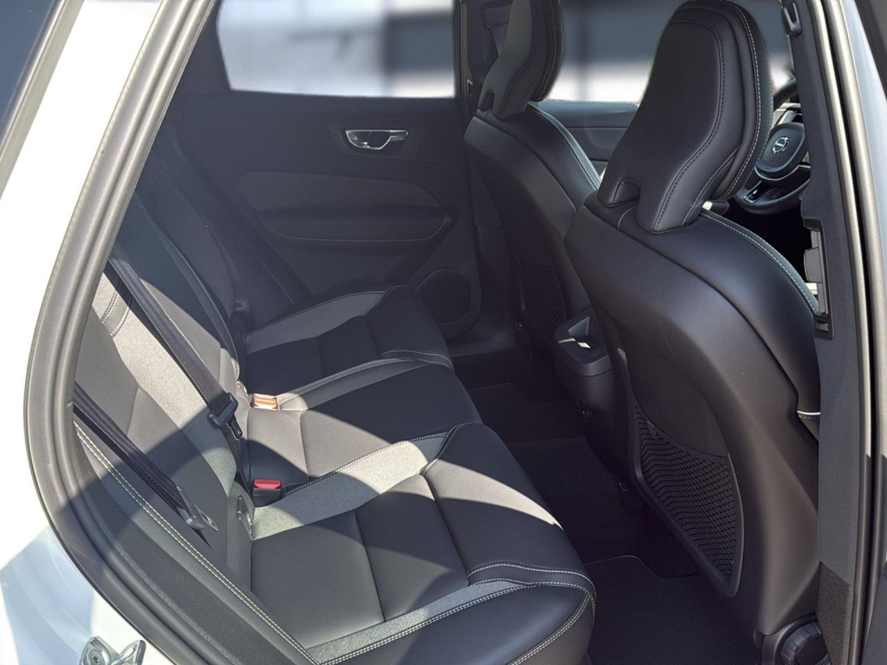 Volvo XC 60 R Design 2WD Bluetooth Navi LED Klima foto 19