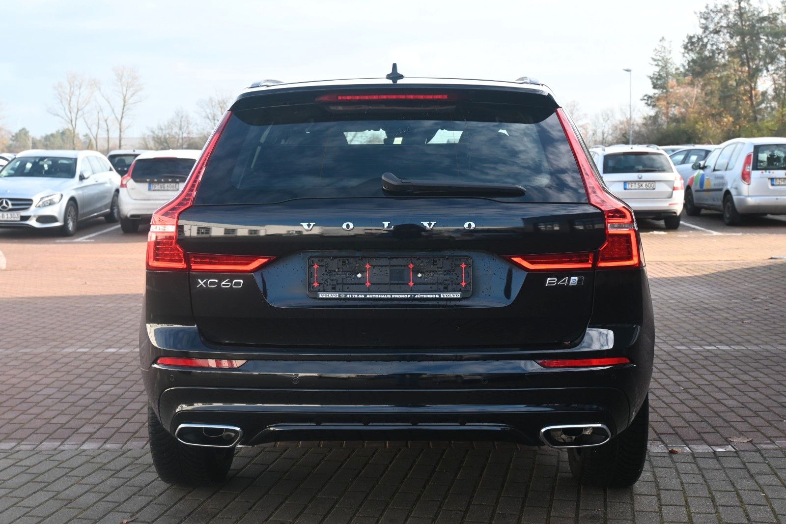 Fahrzeugabbildung Volvo XC60 B4 D Autom AWD R-Design*STDHZG*RFK*ACC