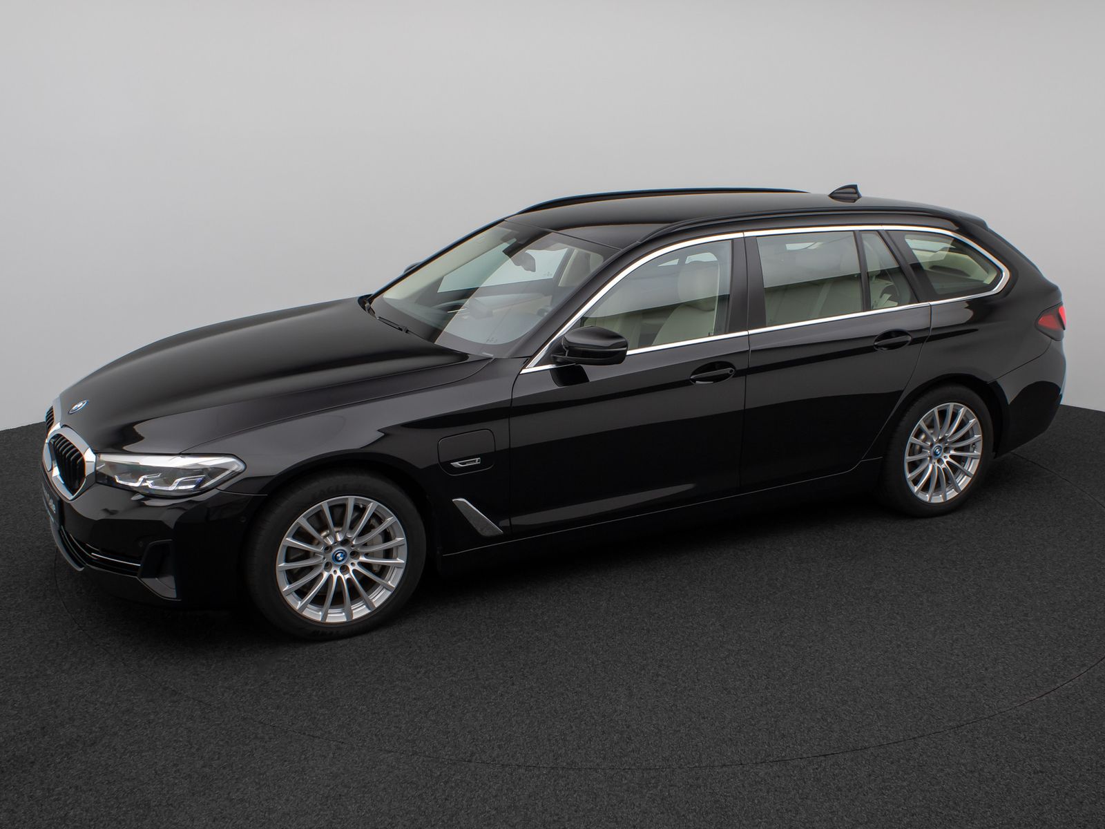 Fahrzeugabbildung BMW 530e xD DAB HiFi Leder Lenkradheizgung AHK Alarm