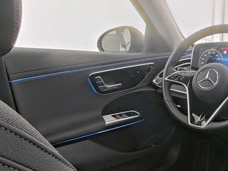 Fahrzeugabbildung Mercedes-Benz E 220 dT Avantg. Distronic+ AHK LED KeyLess SHZ
