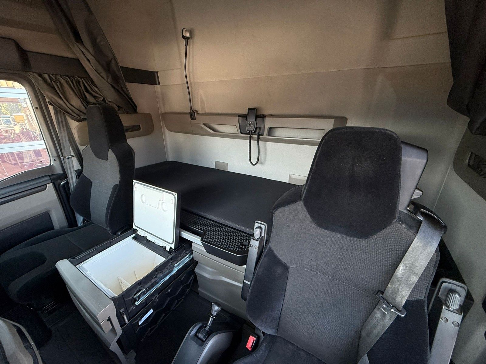 Fahrzeugabbildung MAN TGX 26.470 6x2-4 BL VDL P-18 Absetzkipper Funk.