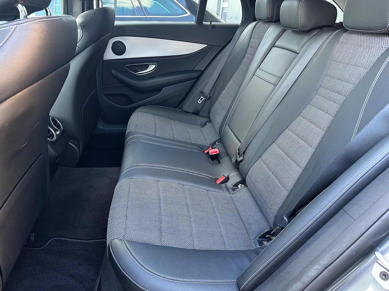 Fahrzeugabbildung Mercedes-Benz E 220 d T 4Matic Avantgarde NAV+LED+WIDESCEEN