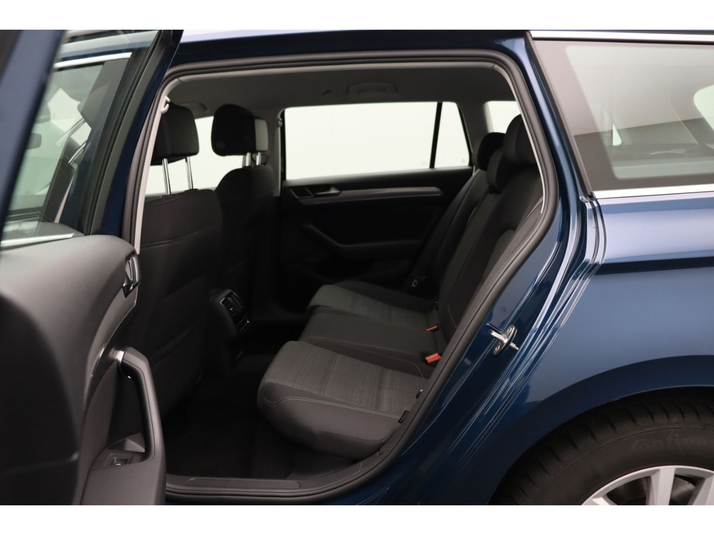 Fahrzeugabbildung Volkswagen Passat Variant 2.0 Business 3-Zonen-Klima Kamera