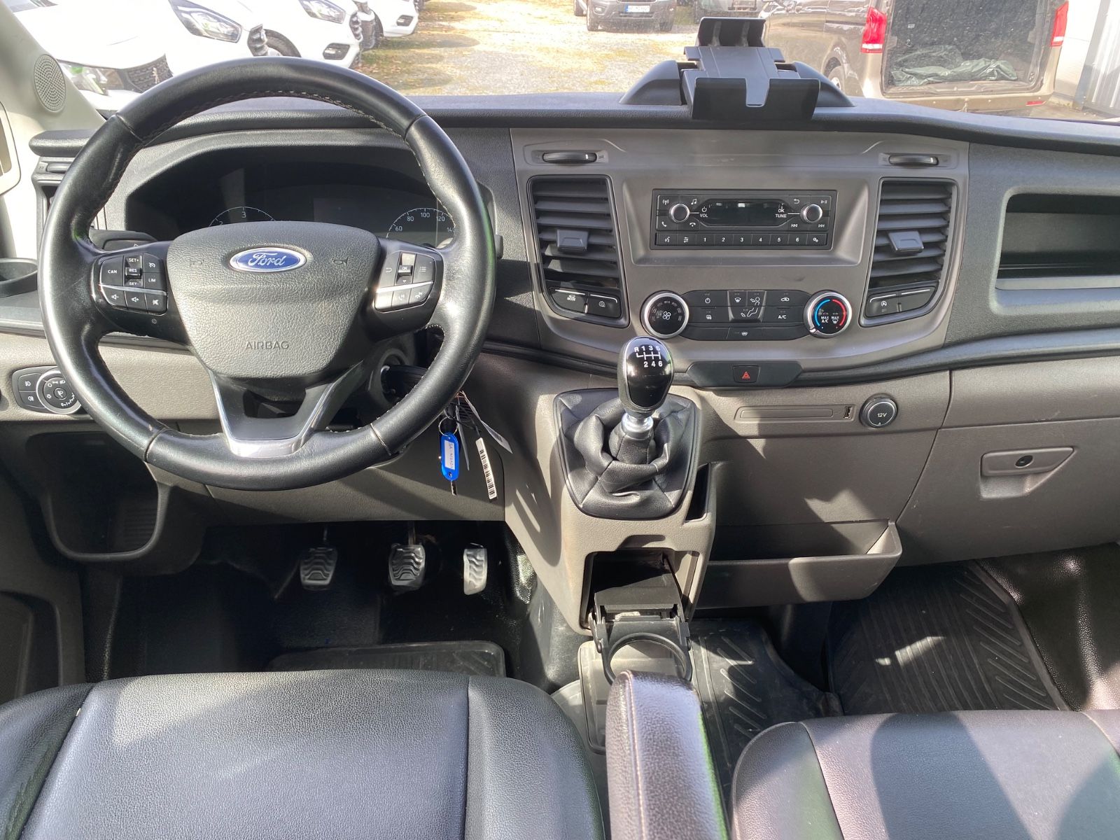 Fahrzeugabbildung Ford Transit Pritsche 350L3Doka,Trend,Leder,AHK,1Hd