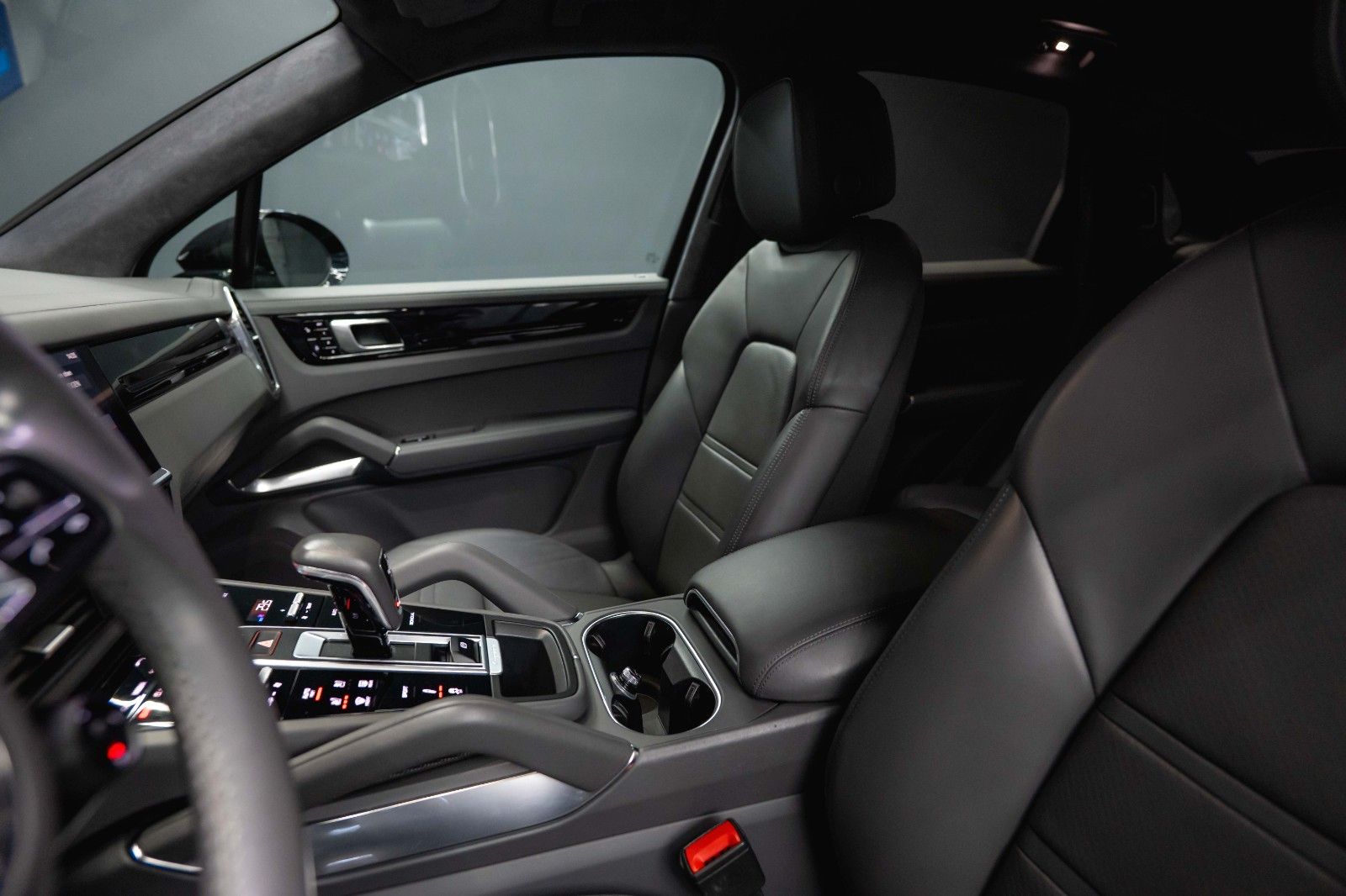 Fahrzeugabbildung Porsche Cayenne Turbo V8 Sport Chrono Black *ACC*LED*