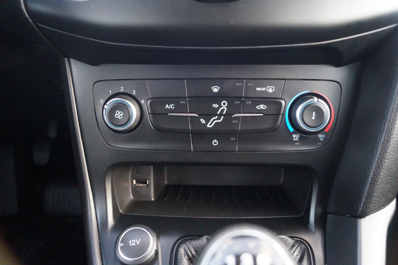 Ford Focus 2015 — photo 18