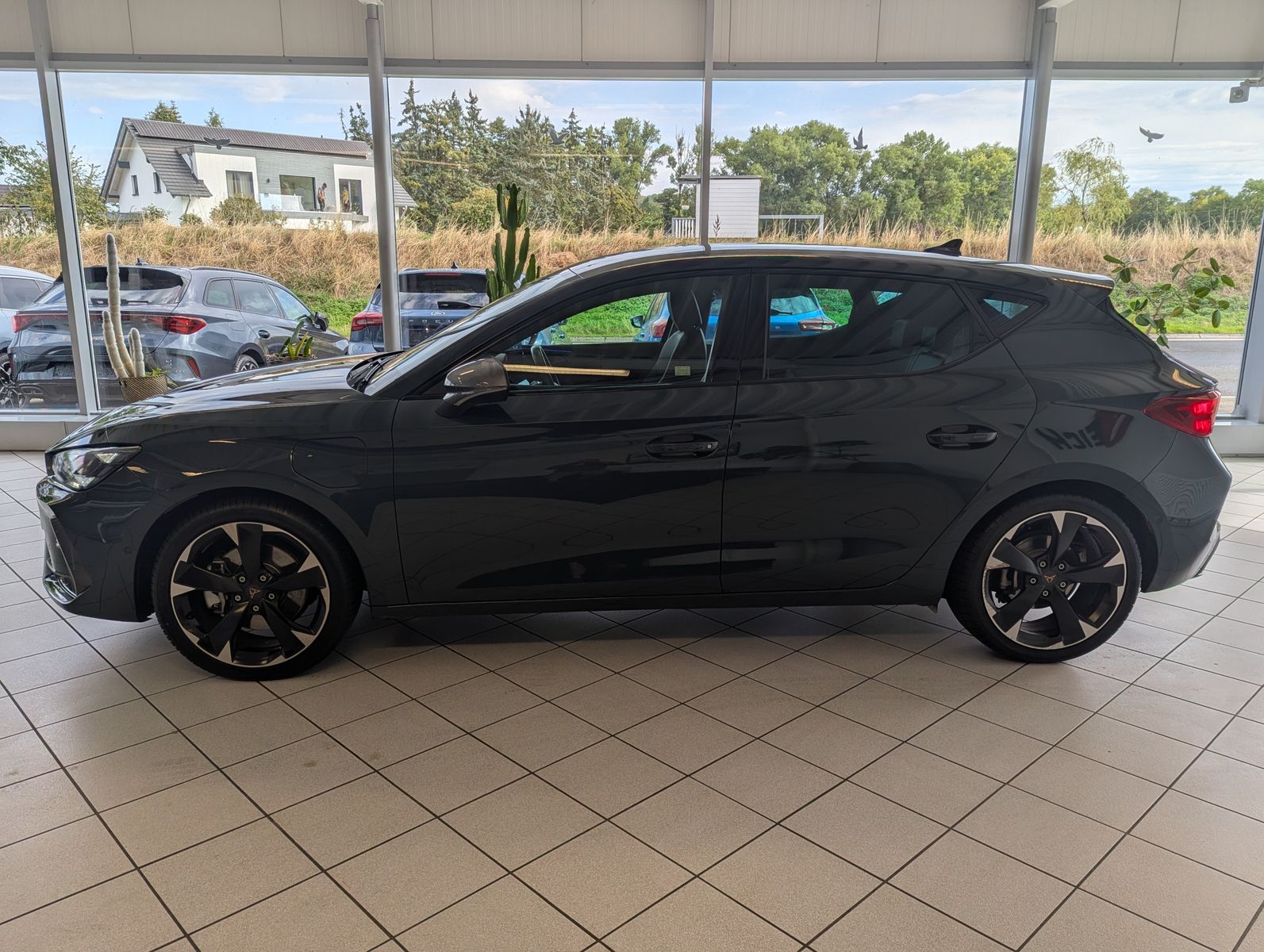 Fahrzeugabbildung CUPRA Leon 1.5 e-Hybrid Matrix Edge-Intelligent-Paket