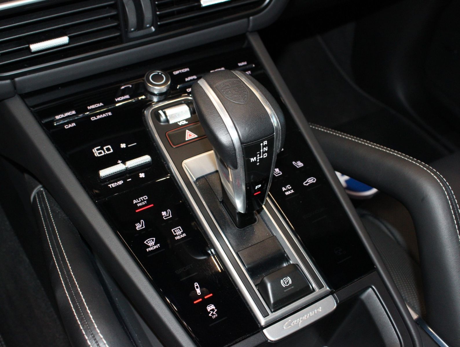 Fahrzeugabbildung Porsche Cayenne Turbo SportDesign-Paket|Carbon|PSCB|PDCC
