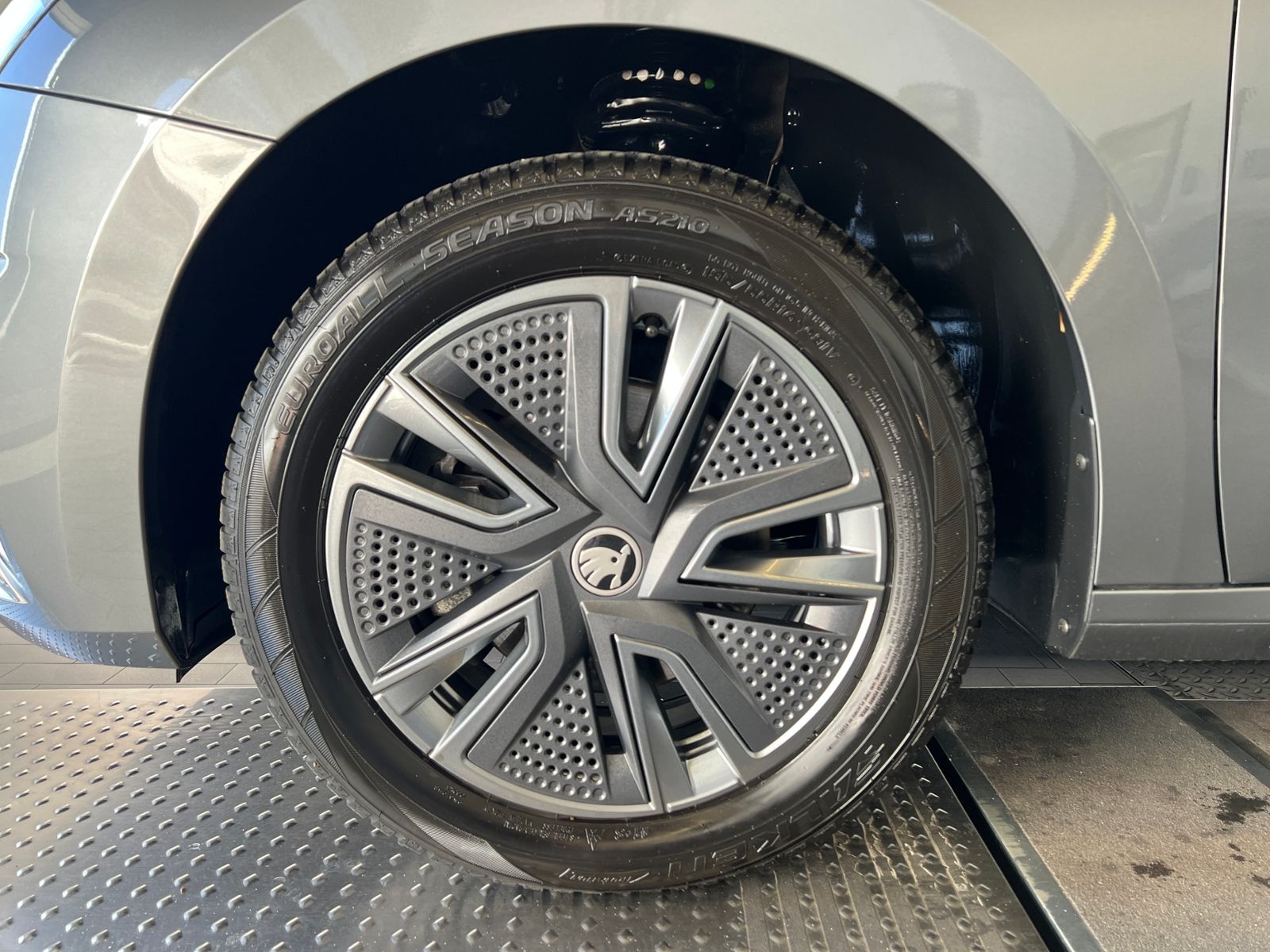 Fahrzeugabbildung SKODA Fabia Selection Tour 1.0 TSI *Vorb. AHK, LED, Ka