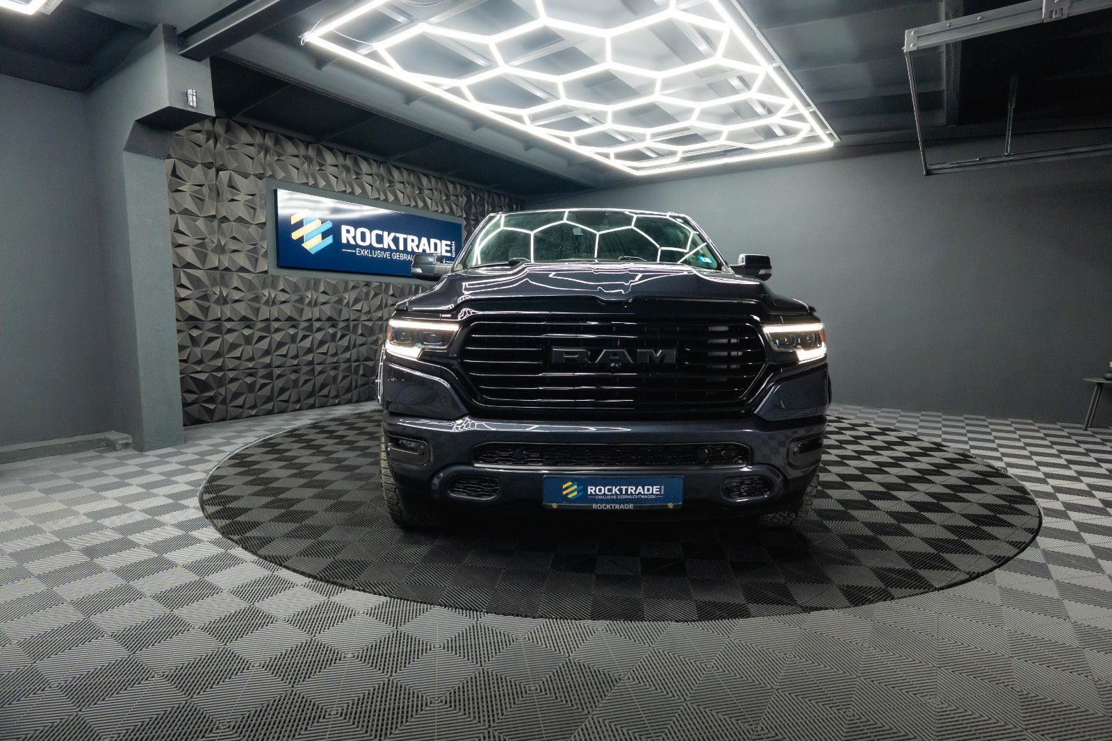 Fahrzeugabbildung Dodge RAM 5.7 V8 HEMI 4x4 OFFROAD Night Limited 19%