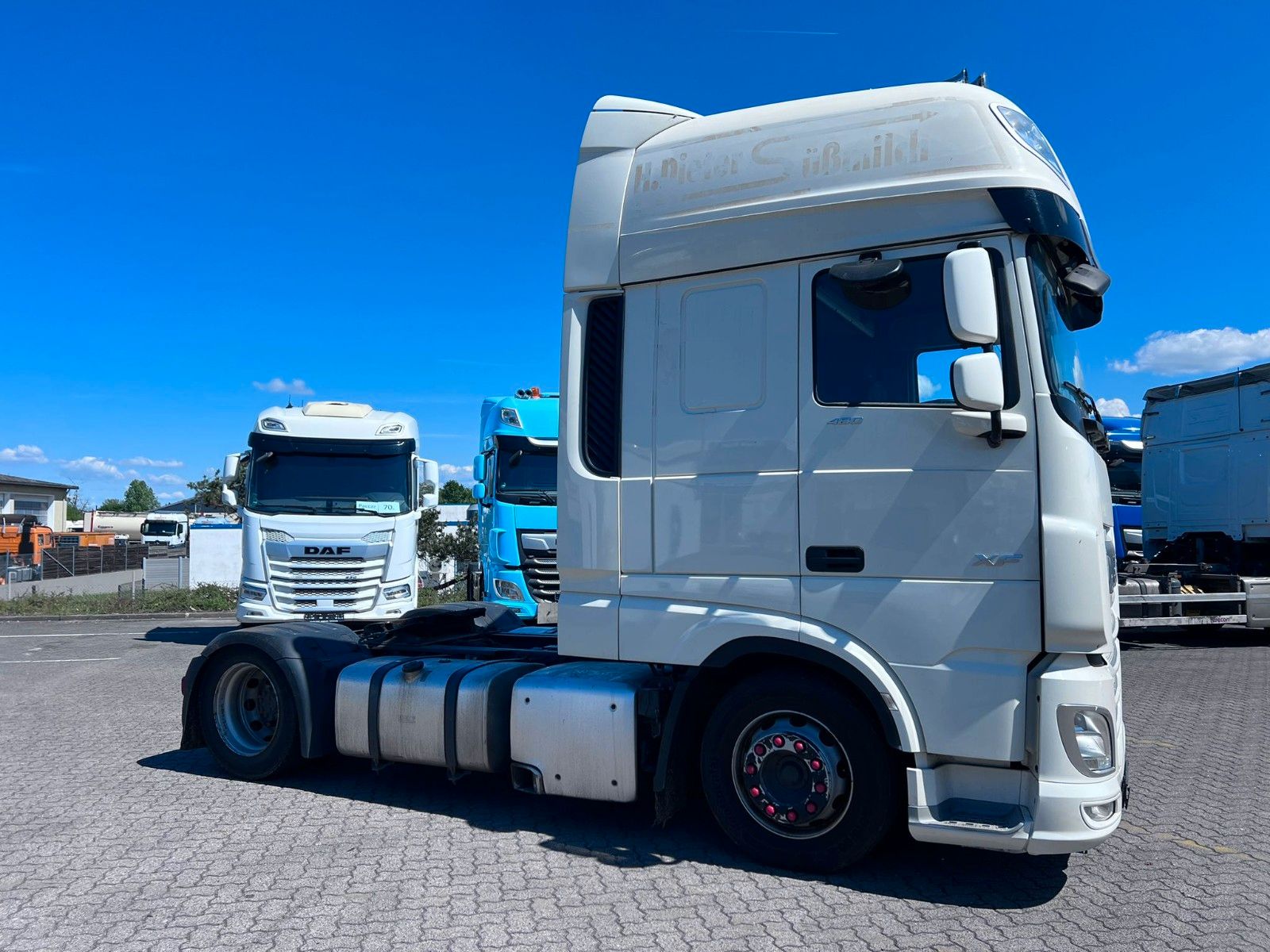 Fahrzeugabbildung DAF Low Deck XF 480 FT, Intarder