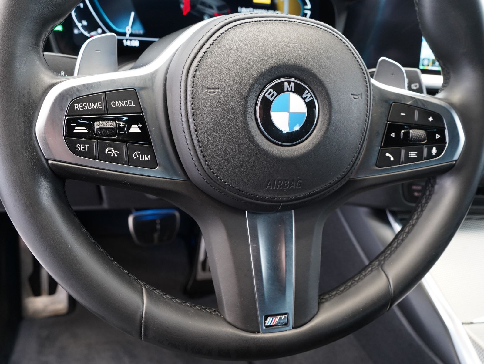 Fahrzeugabbildung BMW 330 e Touring M Sport LED/DRIVING-ASSISTANT/AHK