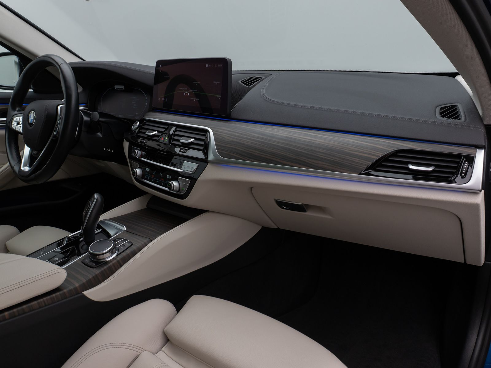 Fahrzeugabbildung BMW 530d Luxury Line Panorama Kamera HUD DAB Sport