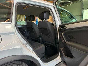 Volkswagen Tiguan *R-Line*Spurhalte*ACC*LED*AHK*Massage*