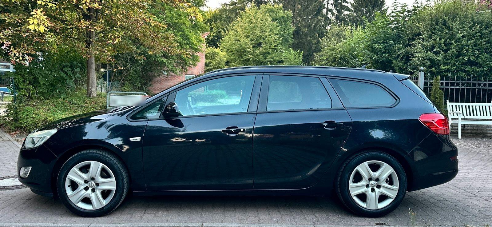 Opel Astra 2011 — photo 8
