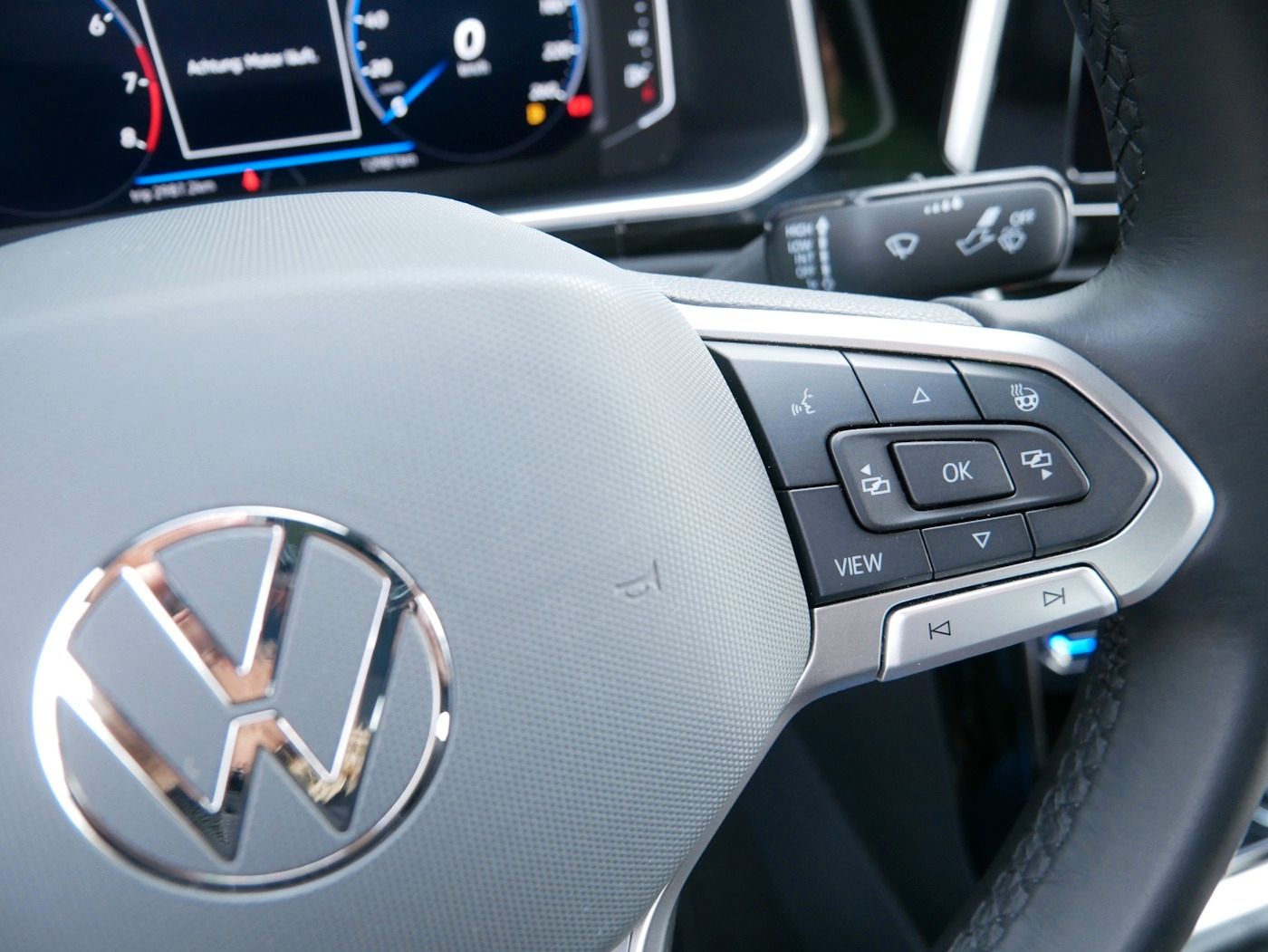 Fahrzeugabbildung Volkswagen T-Roc Cabriolet 1.5 R-Line NEU54T AHK Standheiz