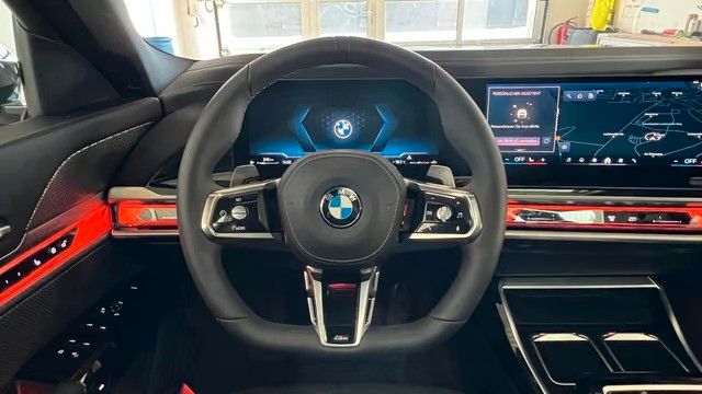 Fahrzeugabbildung BMW 740 d xDrive M Sport Pro*B&W*MASS*PAN*STHZ*CON*