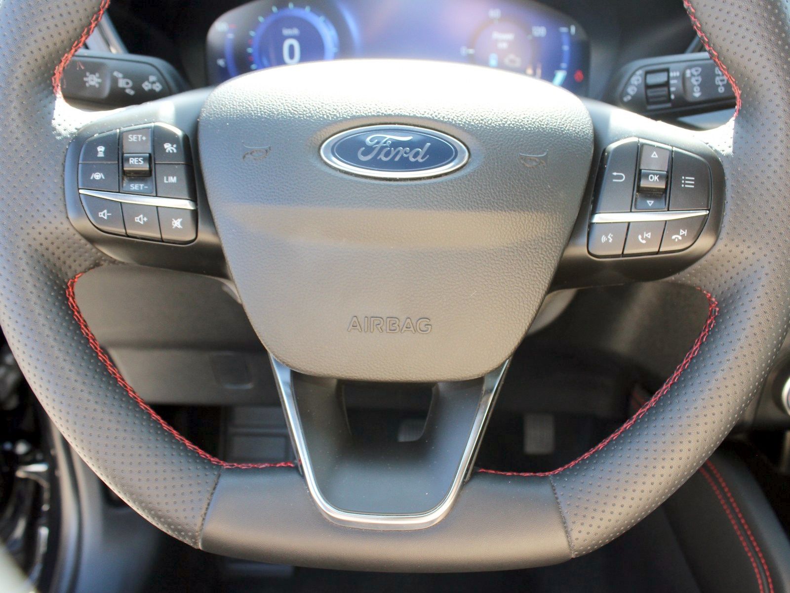 Fahrzeugabbildung Ford Kuga Plug-In Hybrid ST-Line X 2,5 Duratec