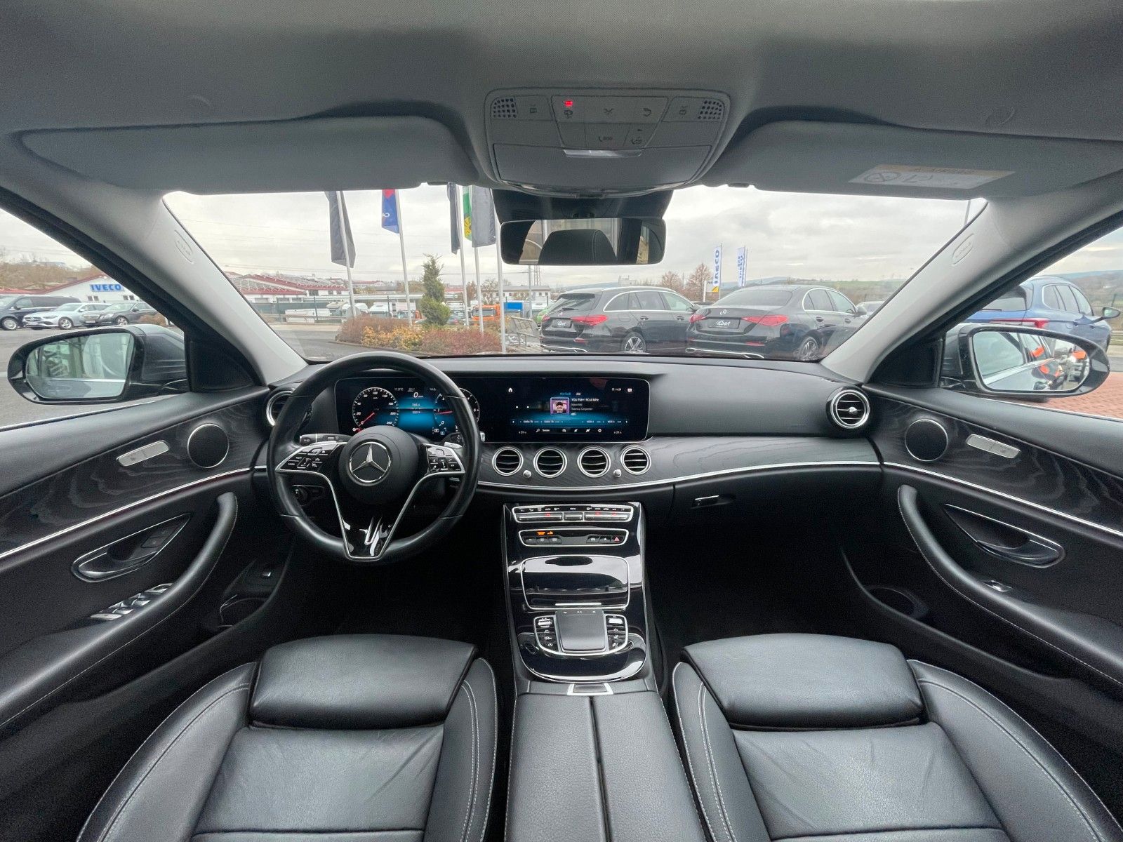 Fahrzeugabbildung Mercedes-Benz E 220 d T Pano+Ambiente+Distr+360°+Comand+DAB