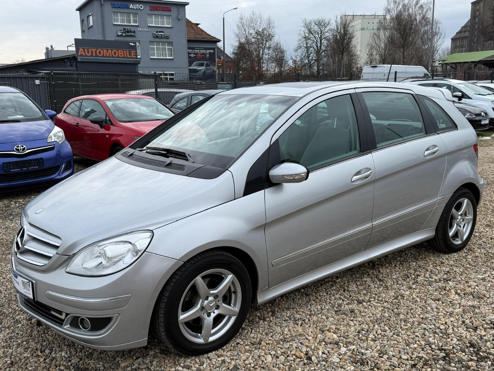 Mercedes-Benz B 180 CDI Sitzhzg/Navi/Panorama/Autom/TÜV neu!