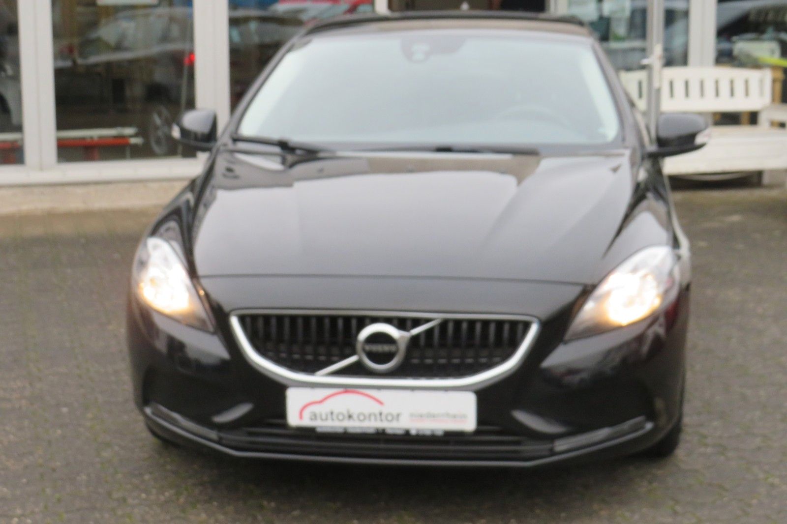 Fahrzeugabbildung Volvo V40 Kinetic NAVI TELVOR KLIMATRONIC 8-FACH ALU