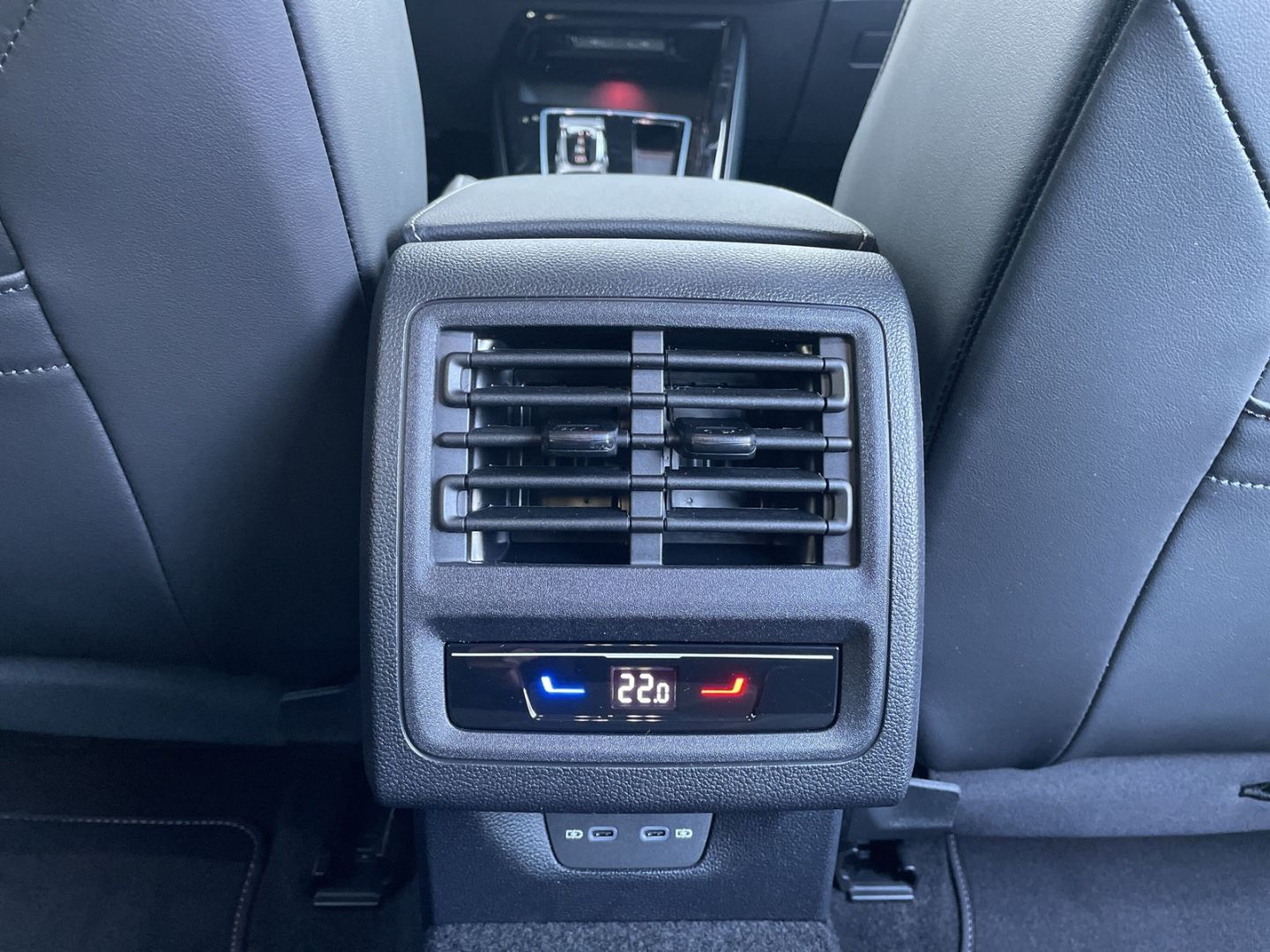 Golf VIII R-Line 2.0TDI DSG H&K/AHK/Pano/HUD/Nav