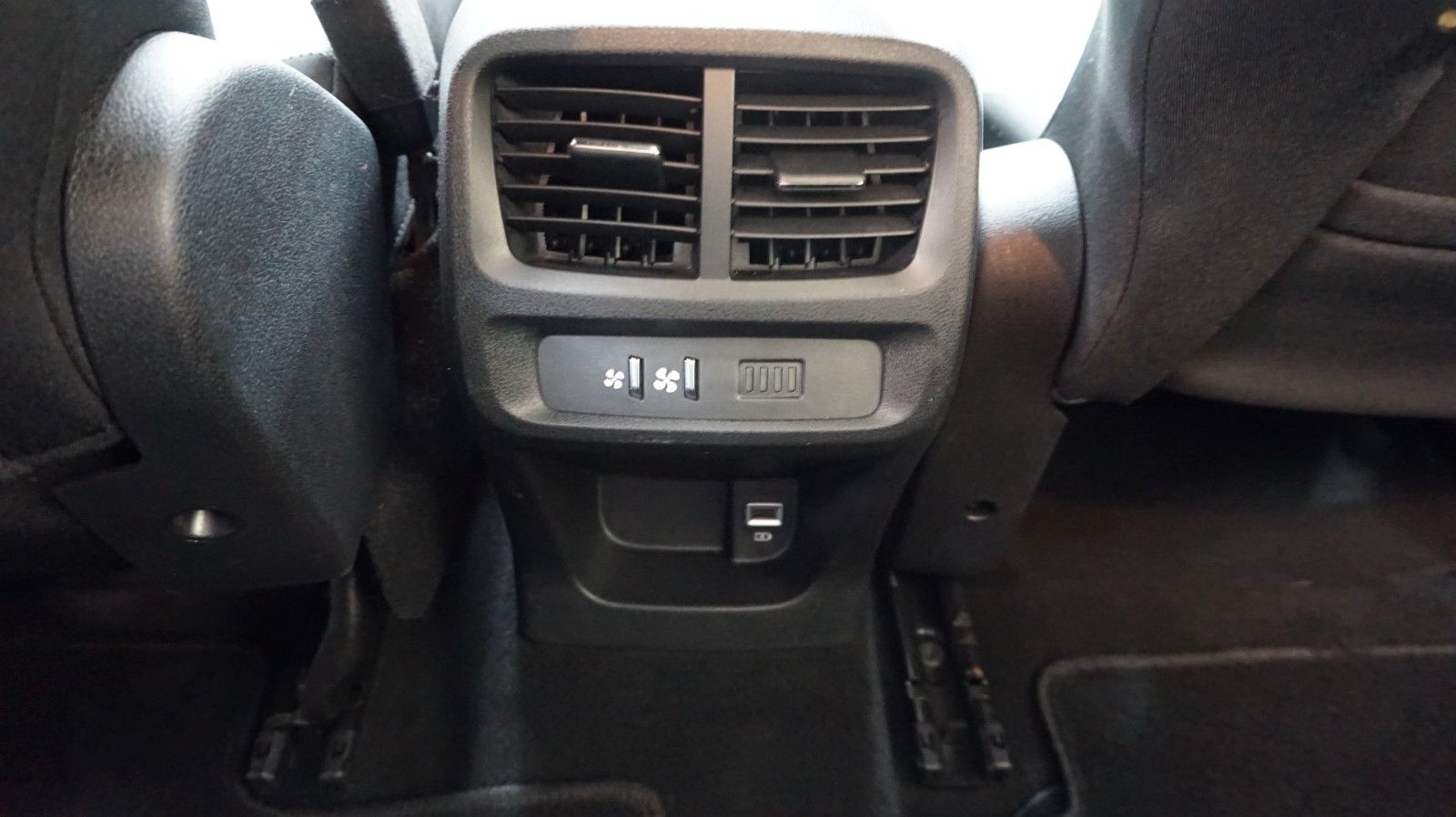 Fahrzeugabbildung Citroën Berlingo Feel M *1.Hand*Carplay*Navi*Kamera*