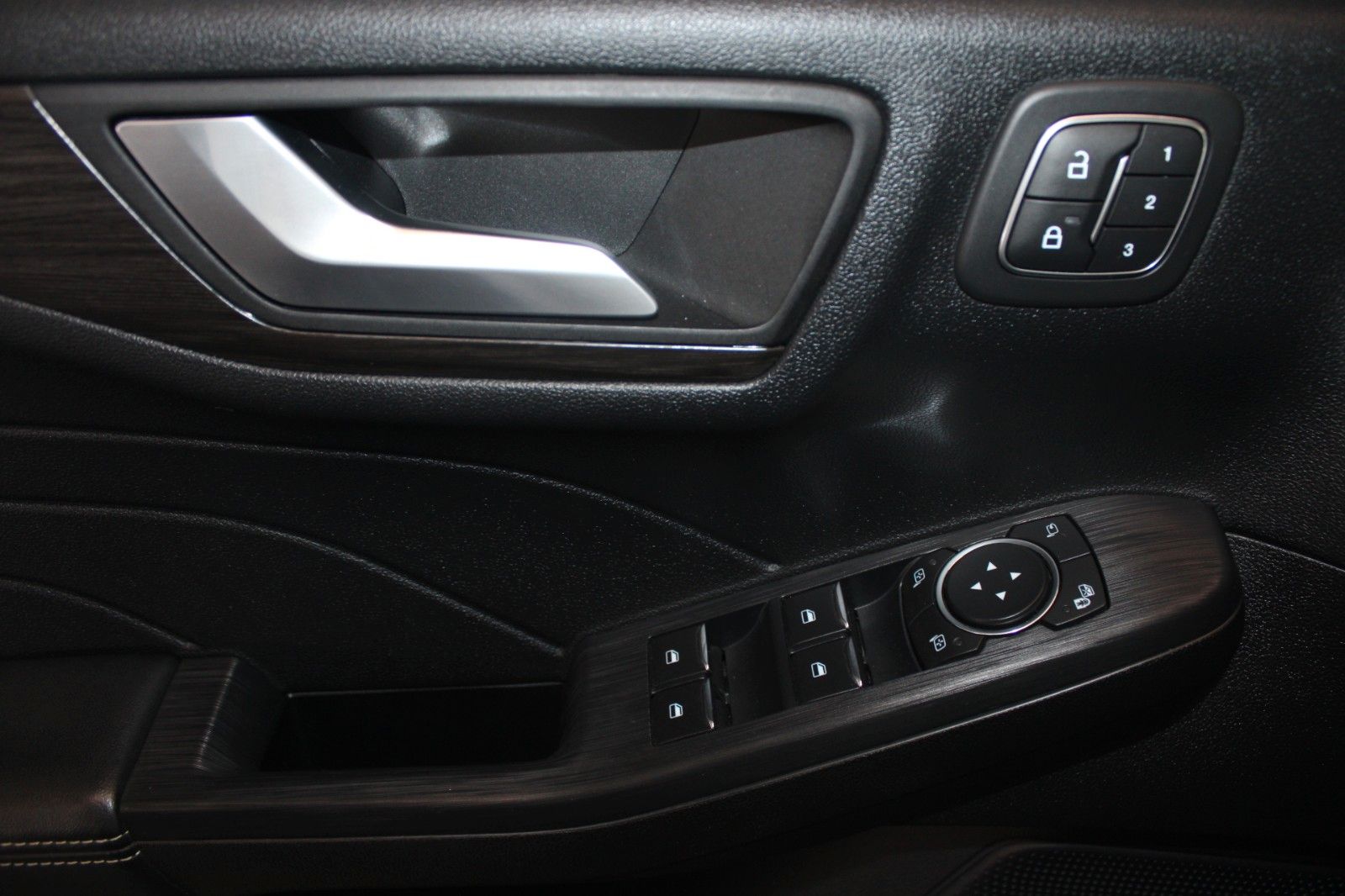 Fahrzeugabbildung Ford Kuga 2.5 PHEV Vignale Aut. LED B&O el. AHK uvm