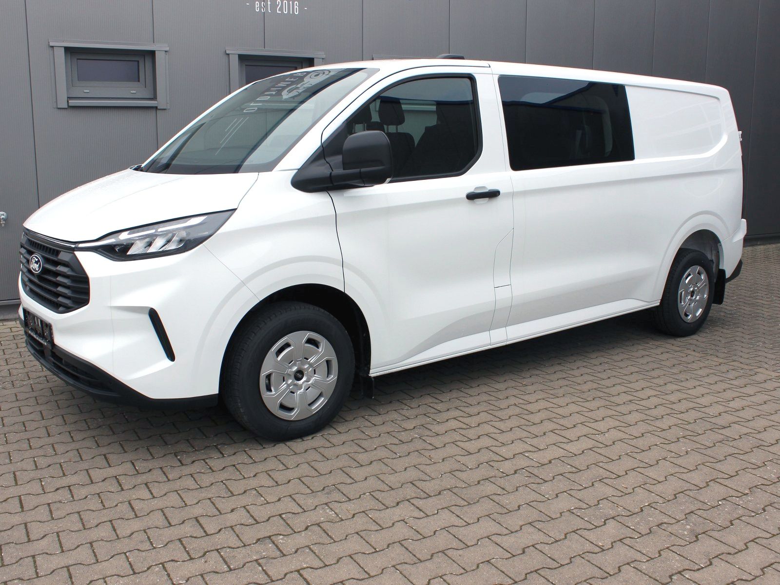 Fahrzeugabbildung Ford Transit Custom 320 L2 Trend Doppelkabine FWD