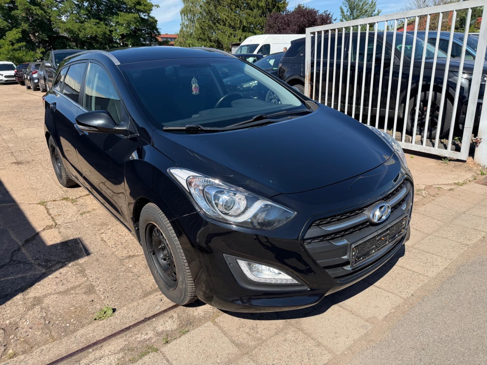 Hyundai i30 2015 — interior