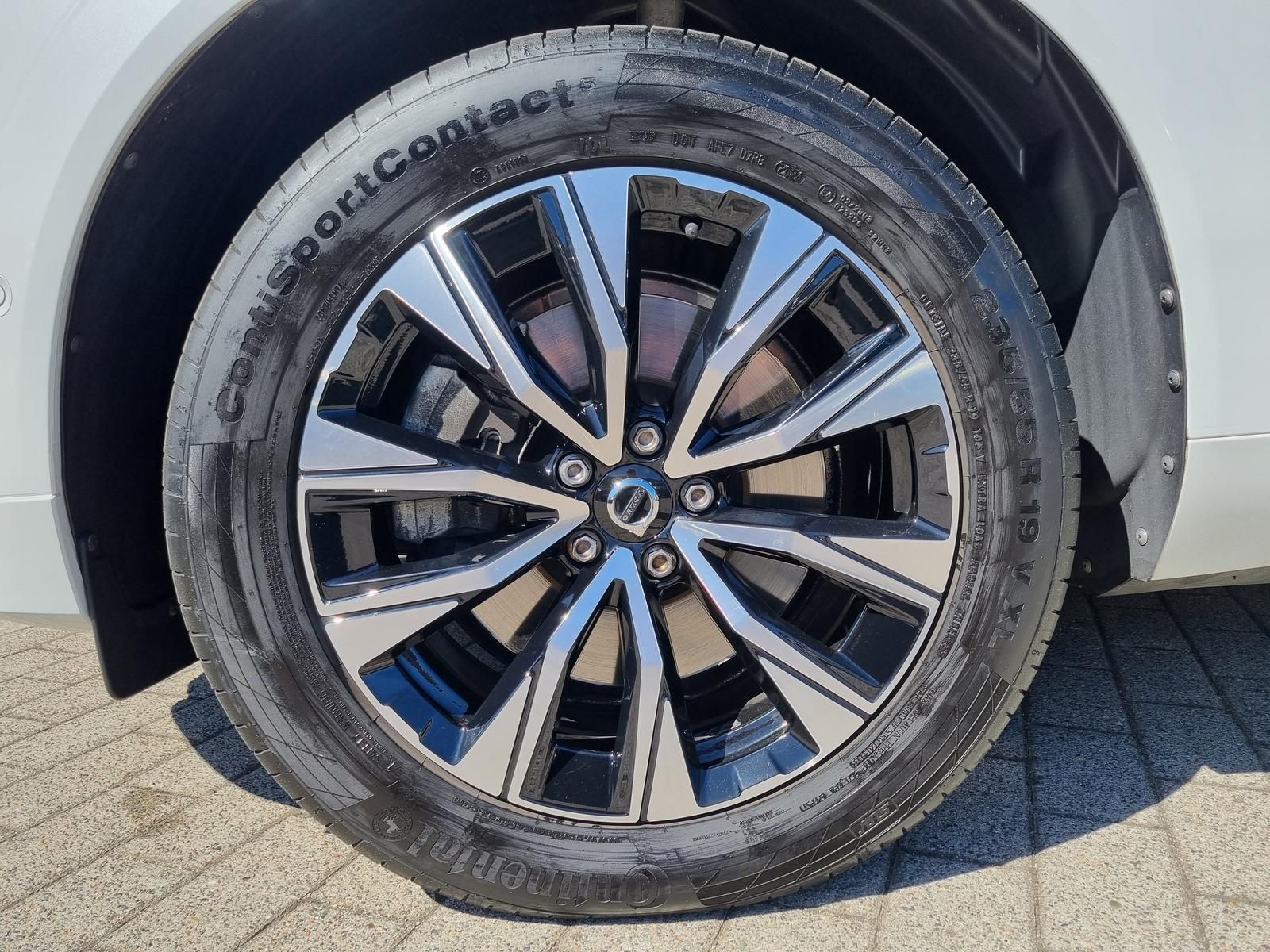 Fahrzeugabbildung Volvo XC60 B5 AWD Plus Dark 'ACC, AHK, CTA, BLIS'